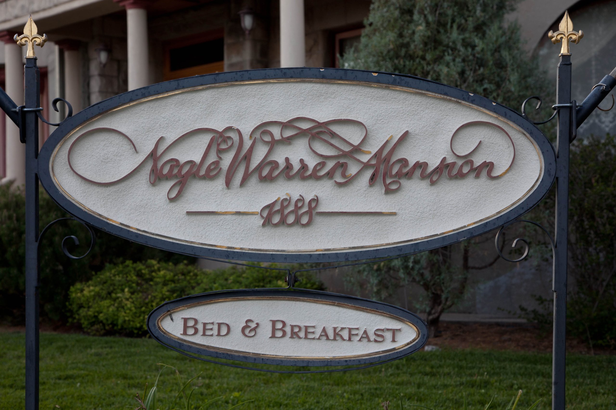 Sign for Eagle Warren Mansion B&B